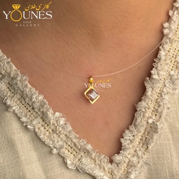 آویز طلا سواروسکی مربعی صورتی ملایم